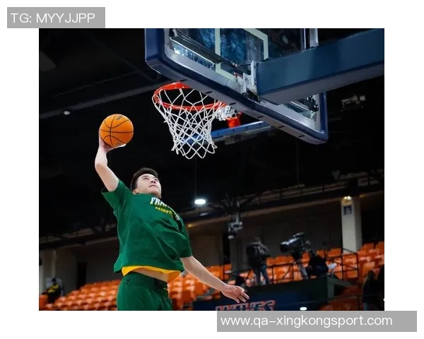 新赛季NCAA备战热潮王俊杰在旧金山大学球馆全力训练展现拼搏精神