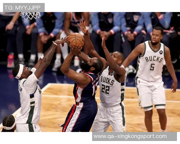 字母哥火力全开22投16中砍下37分8板7助2盖帽带队大胜正负值高达18