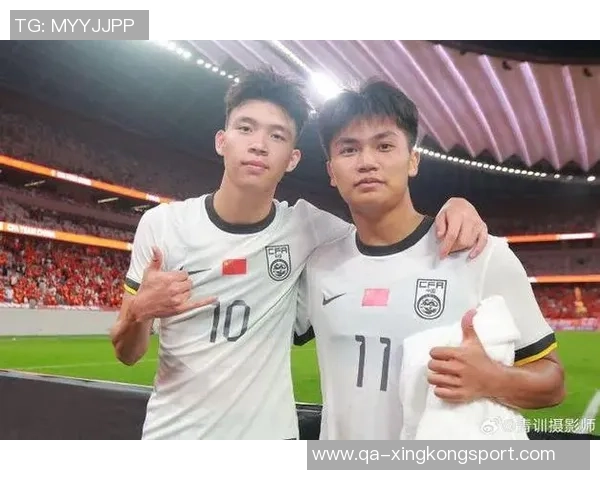 王钰栋社媒晒照庆祝晋级淘汰赛与彭啸蒯纪闻互动引发热议